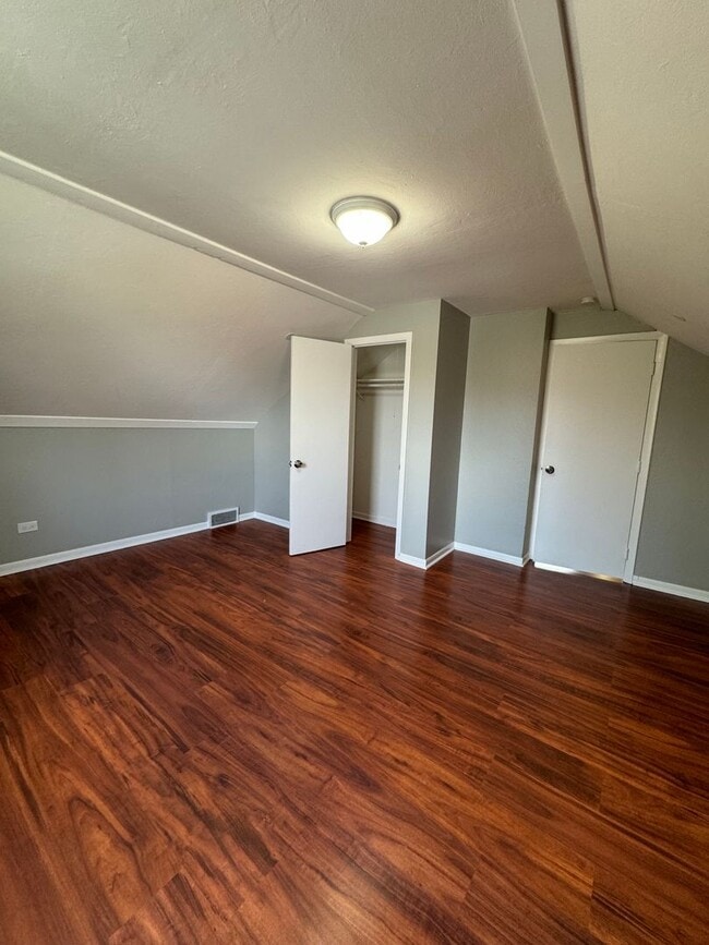 Building Photo - 2 Bedroom 1 Bathroom House in Calumet City...