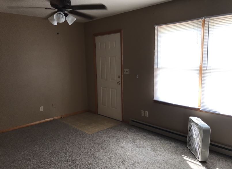 Living Rm - 1005 W. Davis St.