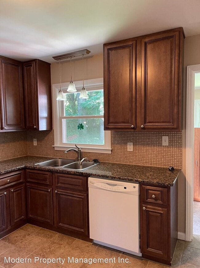 Building Photo - 3 br, 2 bath House - 398 Bradford Dr