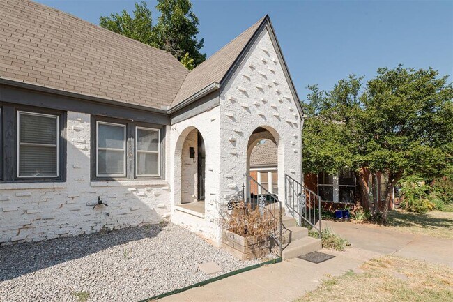 Building Photo - 2833 NW 22nd St