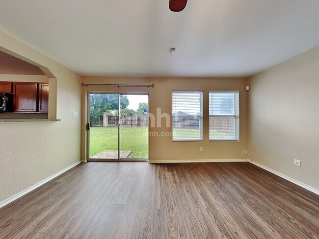 Building Photo - 10023 Woodland Pines