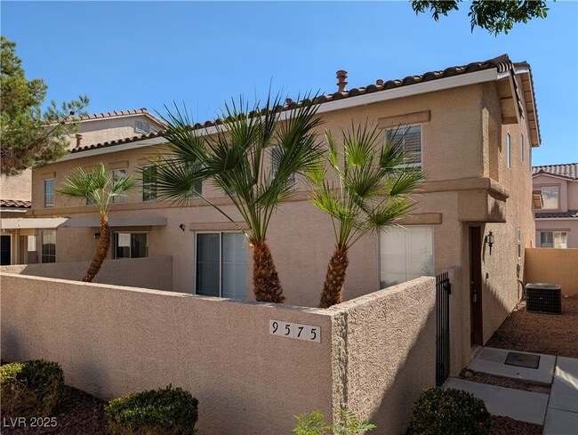 Building Photo - 9575 Belle Fountain Ave