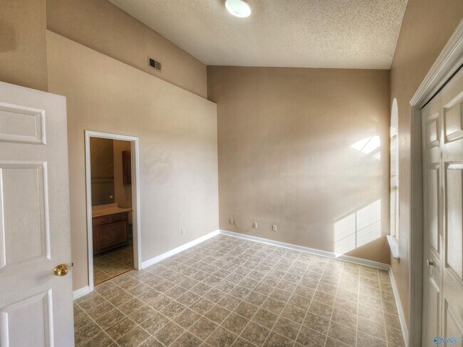 Building Photo - 165 Waters Edge Ln