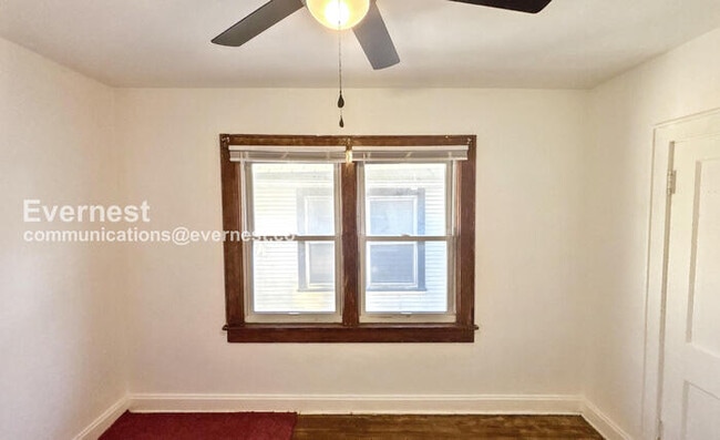 Building Photo - 3 Bed /1 Bath Townhome / Pet-Friendly / Vouchers Accepted / Available Now!