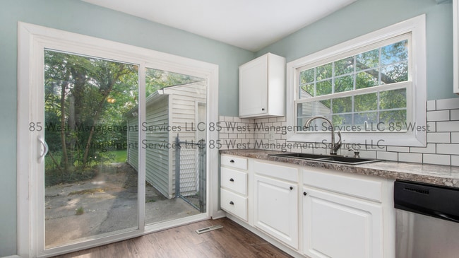 Primary Photo - 2342 Rosewood Ave SE