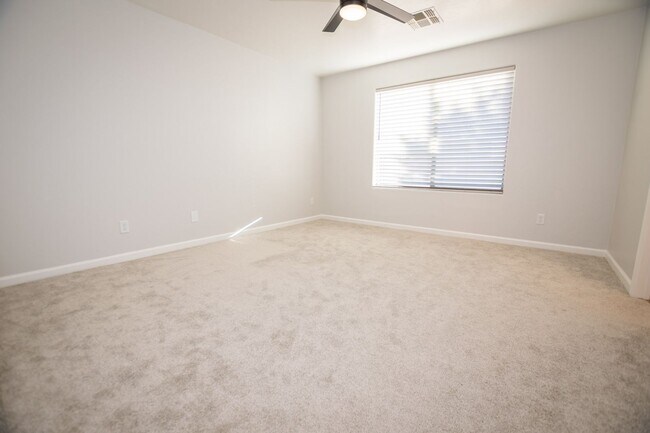 Building Photo - 4 Bedroom, 2 Bath, Split Floor Plan, 2 Car Garage, Central A/C