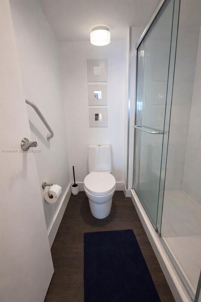 Building Photo - 3675 N Country Club Dr