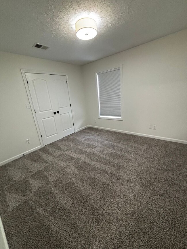 Building Photo - Spacious 4 Bed, 2.5 Bath Home for Rent!