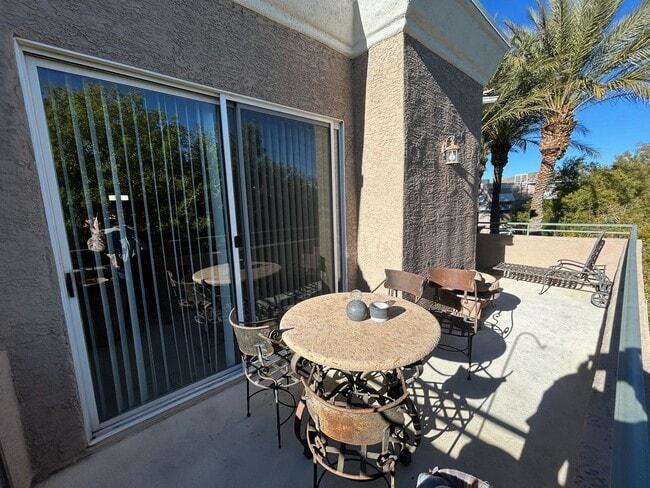 Building Photo - MOVE IN SPECIAL WITH THIS BEAUTIFUL GATED COMMUNITY - TOP FLOOR CONDO WITH BALCONY IN SUMMERLIN