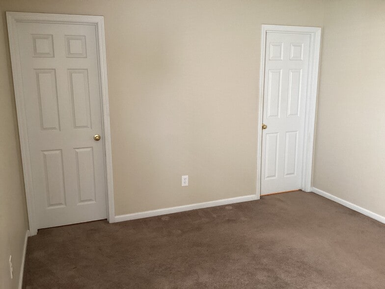 Building Photo - 1009 Friartuck Trl