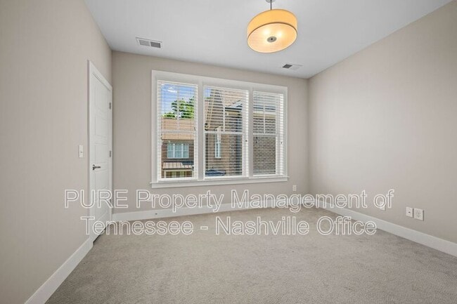Building Photo - 215 Porter Village Cir