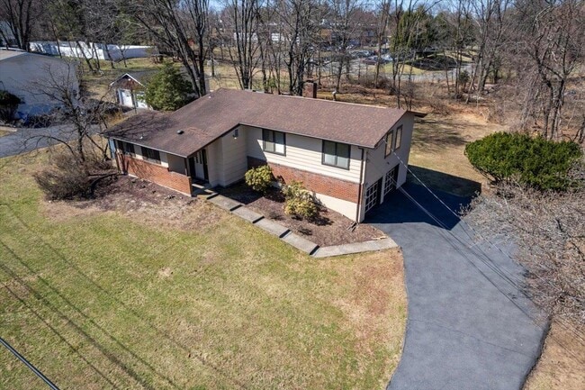 Building Photo - 13 Barrie Dr