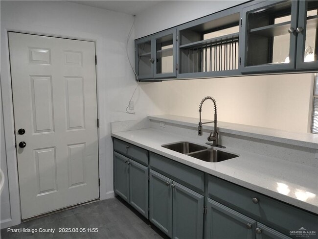 Building Photo - 1203 E Valle Vista Ave