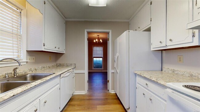 Building Photo - 1806 Heatherton Dr