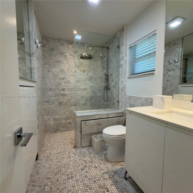 Building Photo - 11030 SW 42nd Ct