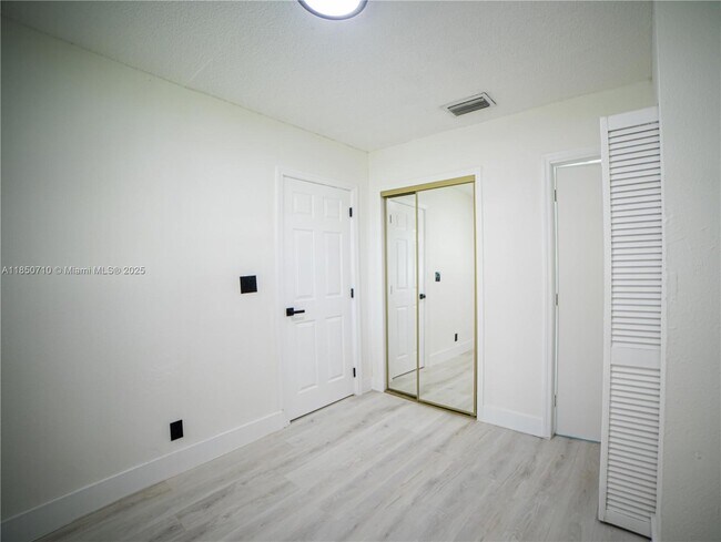 Building Photo - 412 Columbus Pkwy