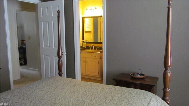 Building Photo - 350 San Roman Dr