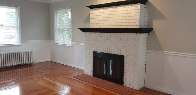 Building Photo - 54 Lambert St