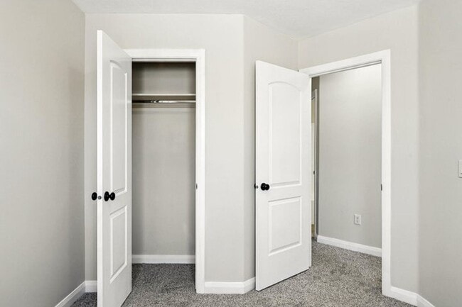 Building Photo - 3 bedroom- 2.5 bath Townhouse
