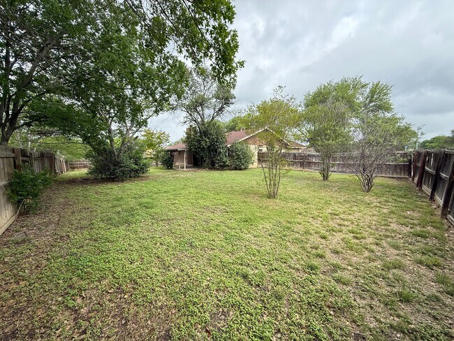 Building Photo - Large lot With Mature Trees and a Spacious...