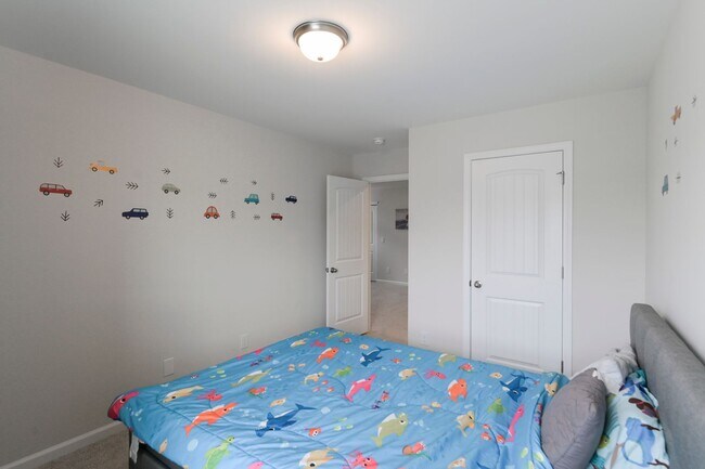 Building Photo - Spacious 5-Bedroom, 3-Bath Home with Modern Features in Elgin!