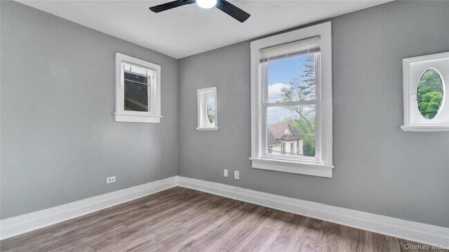 Building Photo - 22 Town Path