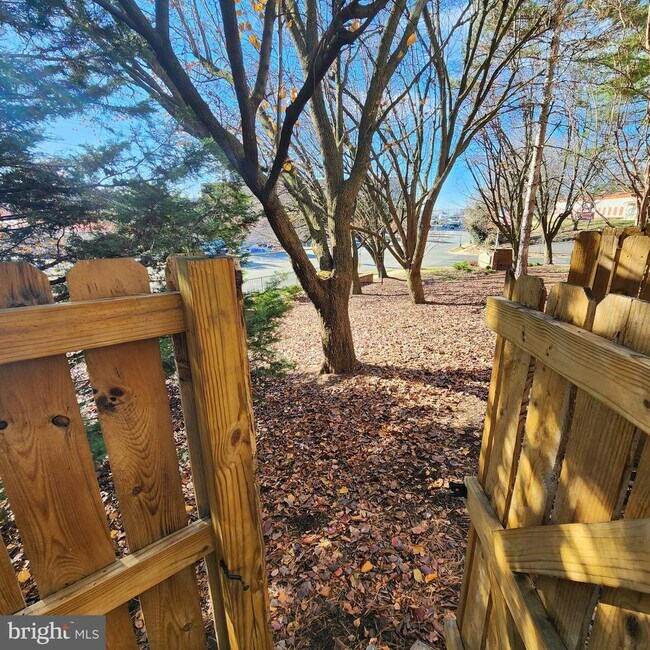 Building Photo - 255 S Pickett St