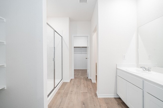 Building Photo - 2110 Thornton Dr