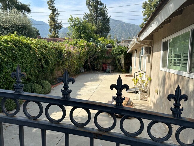 Building Photo - 1705 N Santa Anita Ave