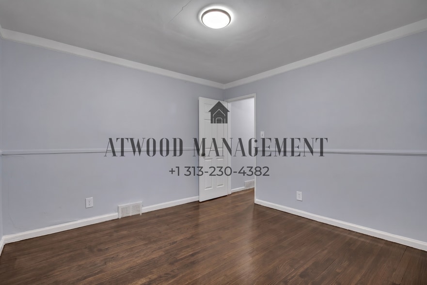 Building Photo - This beautifully updated 4-bedroom, 2-bath single-family home is ready for move-in!