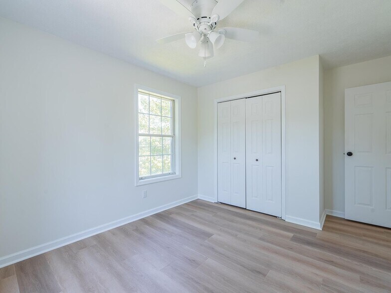 Building Photo - 3123 S Eden Dr