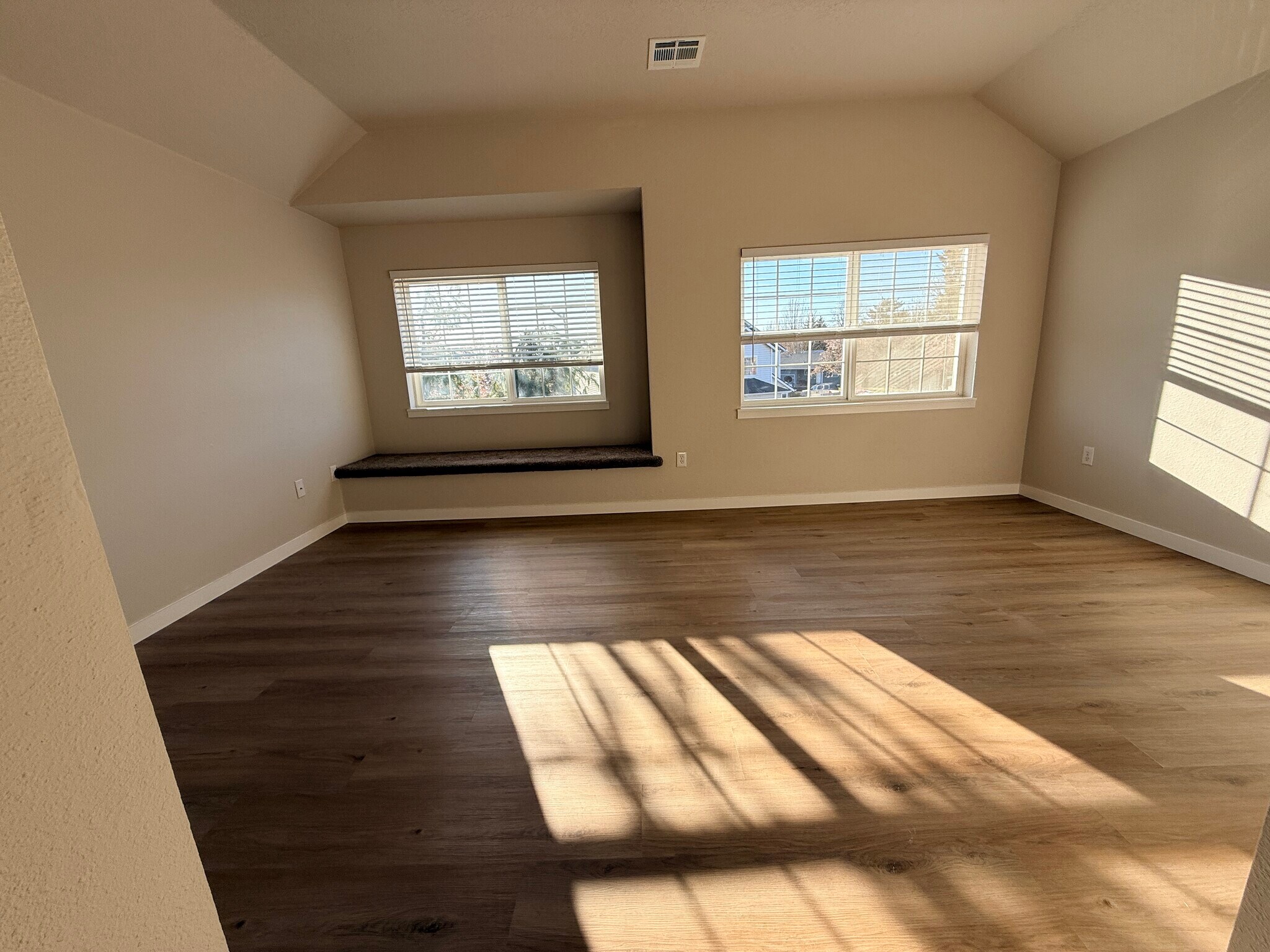 Building Photo - 5225 Springcrest Dr S