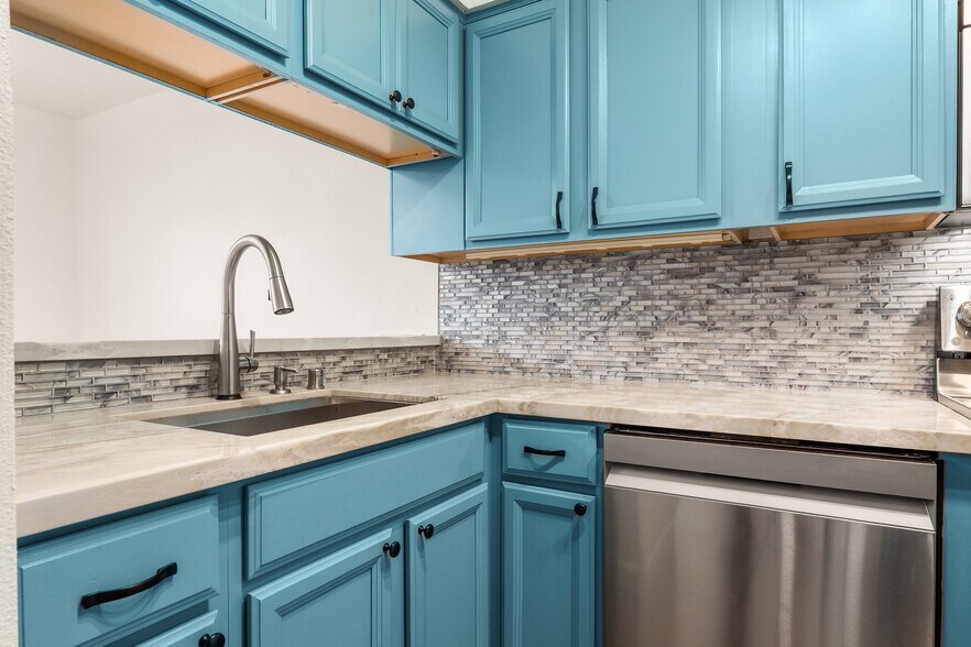 Building Photo - 1925 46th Ave