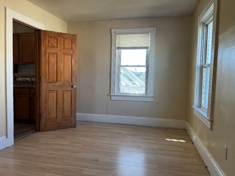 Building Photo - 60 Rathbun St