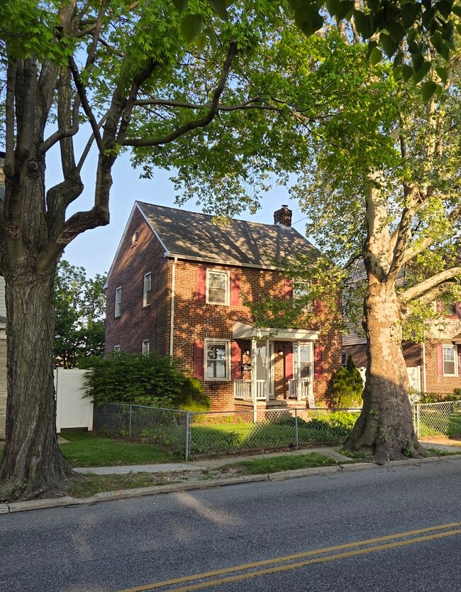 Building Photo - 417 Hill St