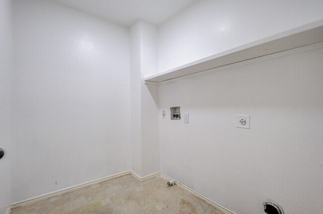 Building Photo - 519 Darlene Trail