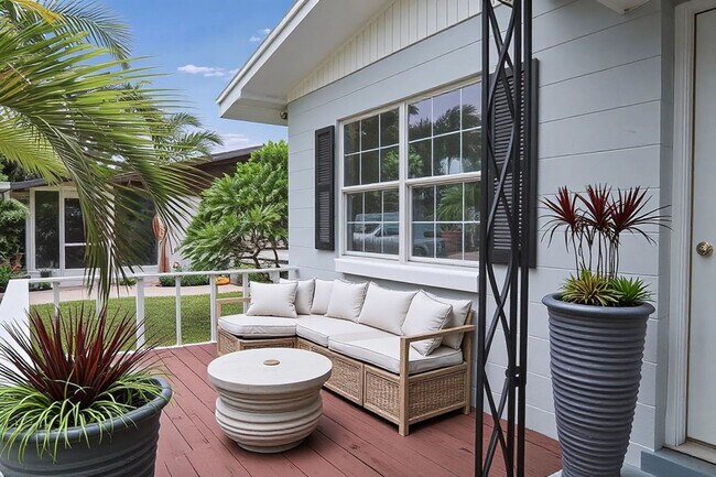 Building Photo - 1/2 OFF 3 Bedroom, 1 Bathroom Home for Ren...