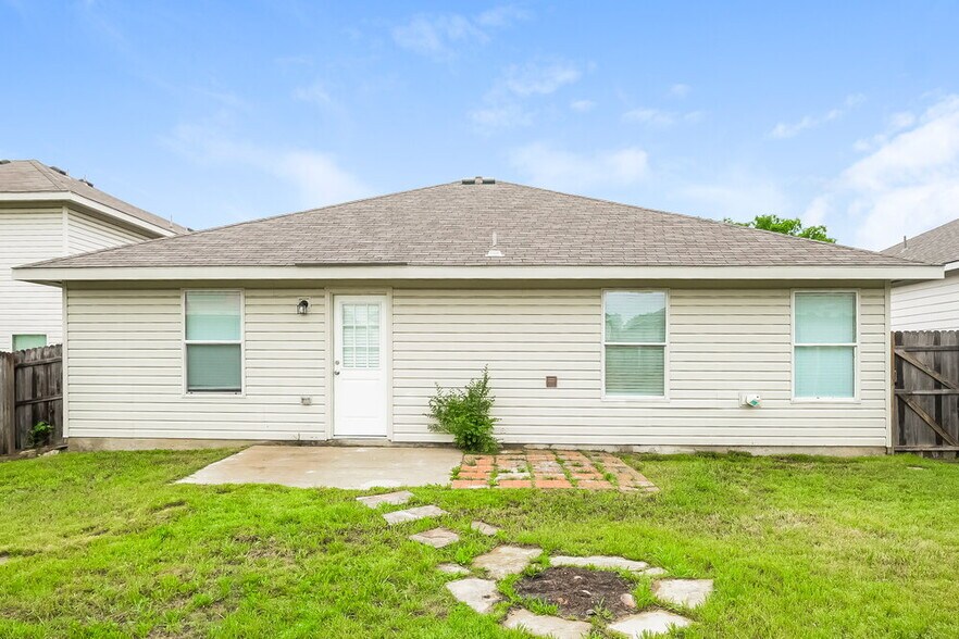Building Photo - 909 Rio Bravo Dr