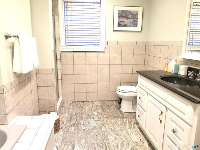 Building Photo - 1093 Shippan Ave