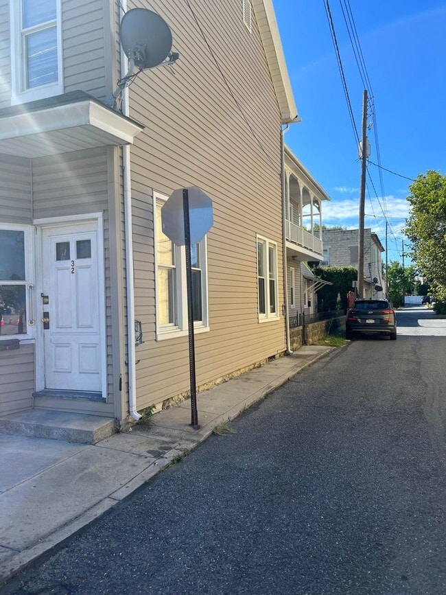 Building Photo - 32-34 E North St