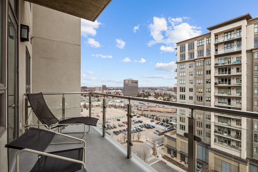 View from balcony - 5455 Landmark Plz