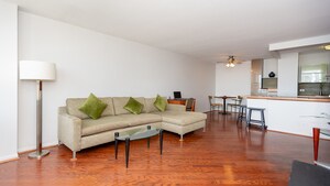 Building Photo - 6171 N Sheridan Rd