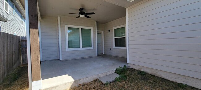 Building Photo - 307 Charter Oak Dr