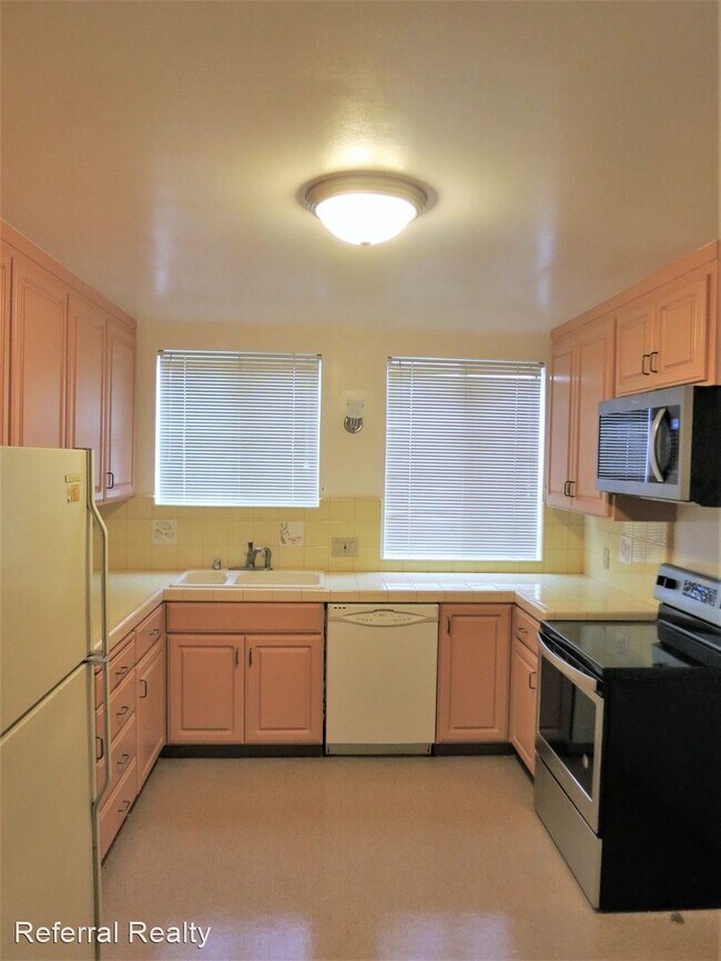 Building Photo - 3 br, 1 bath House - 653 N Baywood Avenue