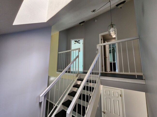 Building Photo - Rarely Available, One of a kind, luxurious...