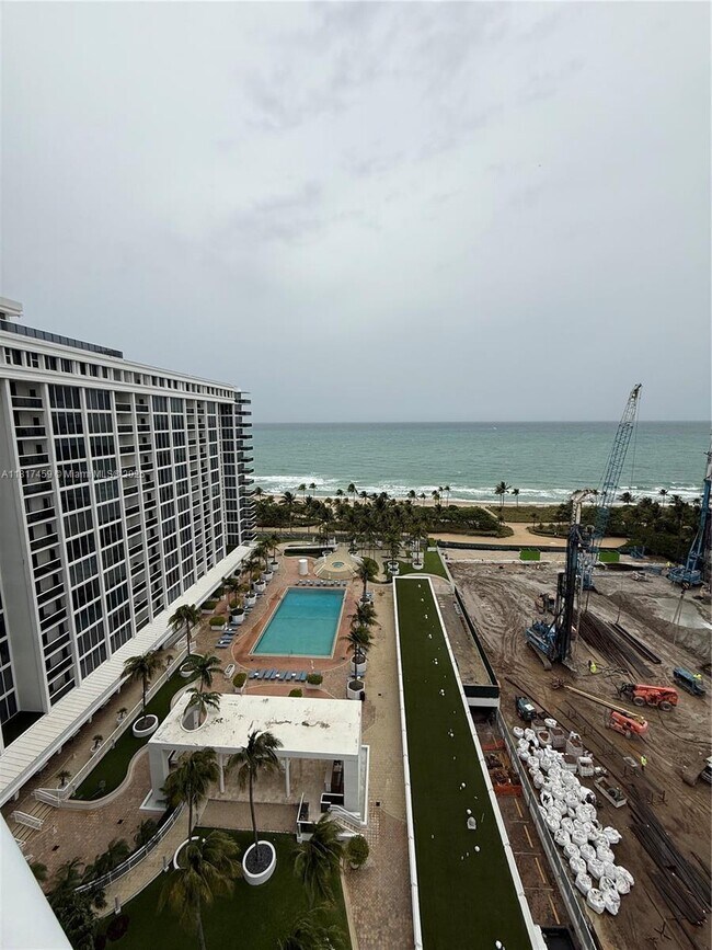 Primary Photo - 10275 Collins Ave