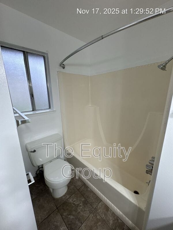 Building Photo - 2736 S Sallee St