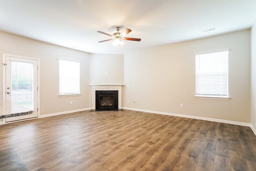 Building Photo - 674 River Dell Townes Ave