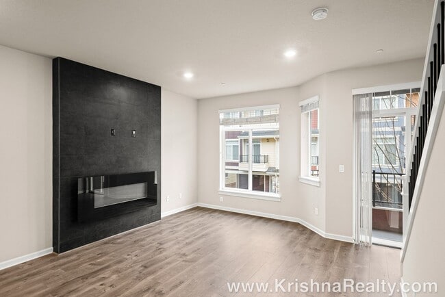 Building Photo - Lovely 2 BR* 2.5 BA Townhome in Hillsboro, Minutes from Orenco Station! **Excellent Location!**