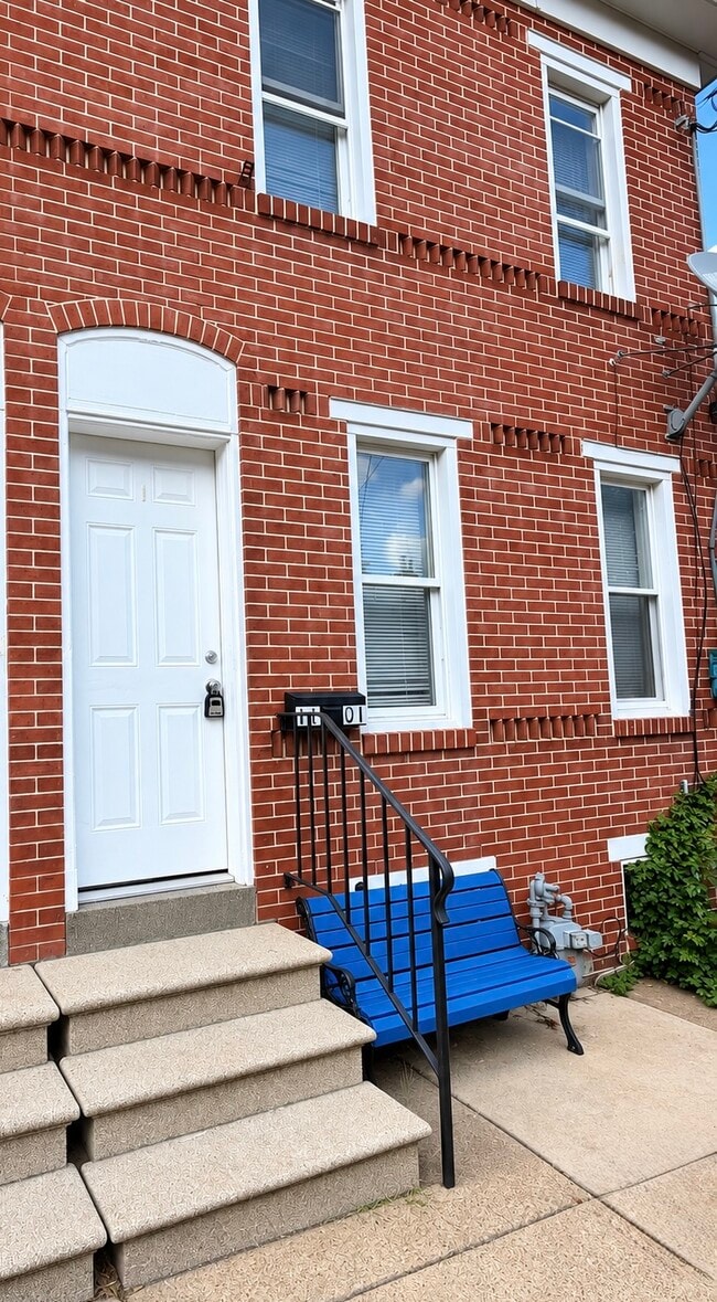 Building Photo - 1101 Elm St